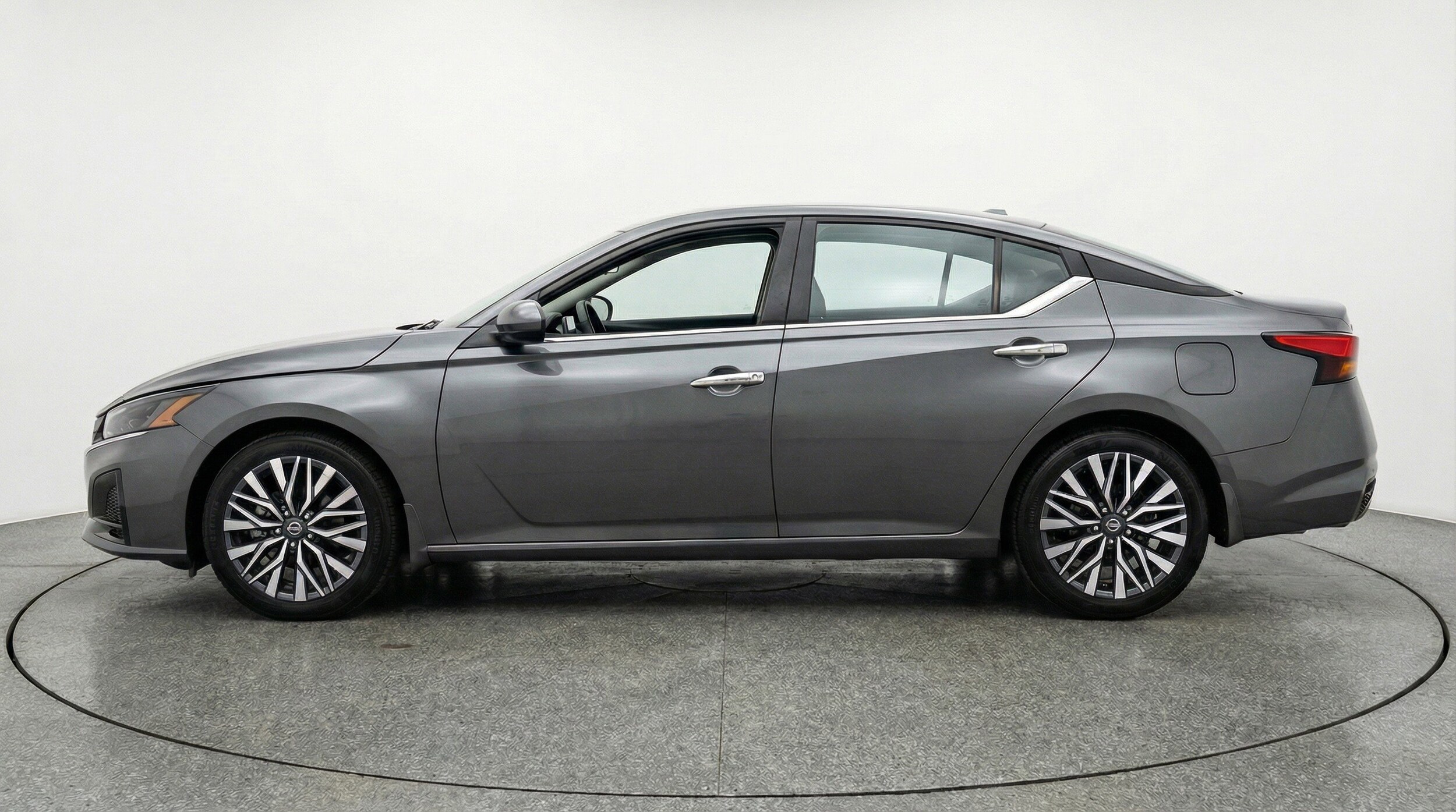 Thumbnail: 2025 Nissan Altima - 5