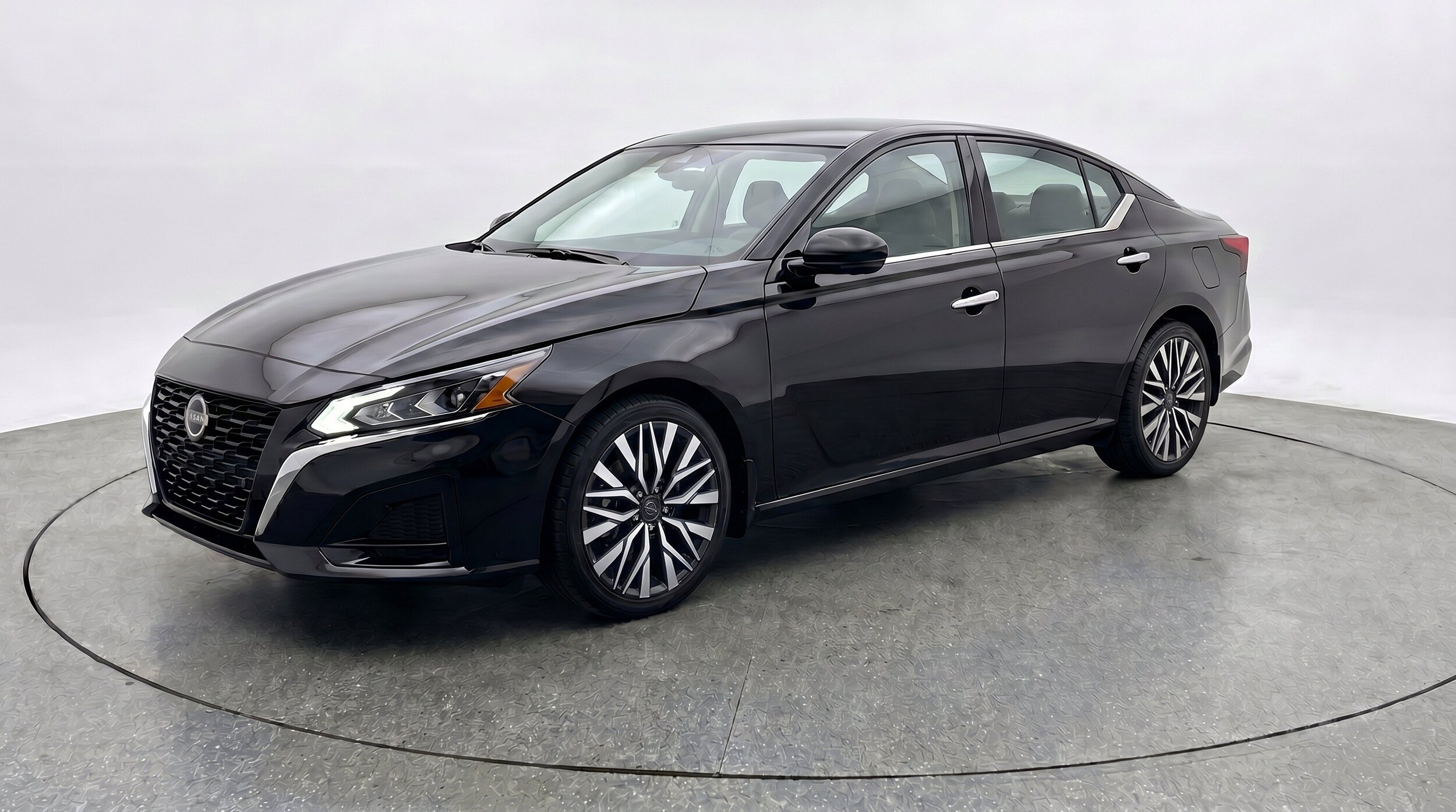 Thumbnail: 2025 Nissan Altima - 3