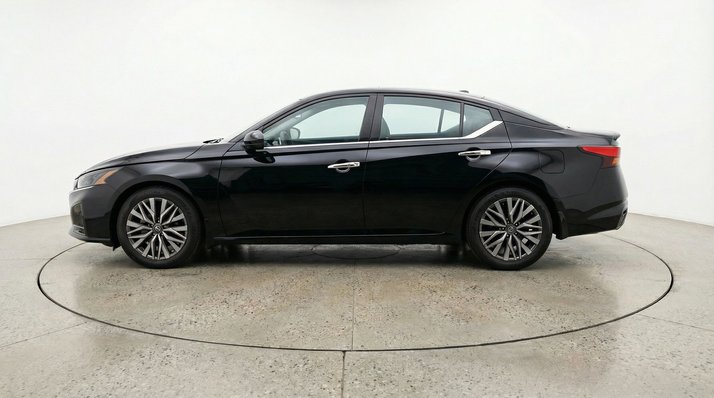 Thumbnail: 2025 Nissan Altima - 5