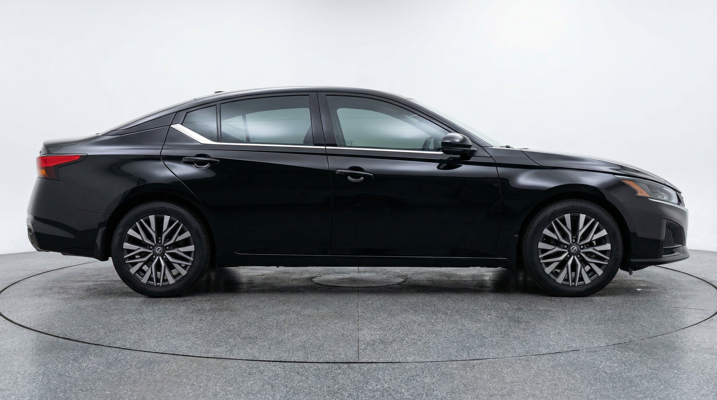 2025 Nissan Altima SV - Photo 11