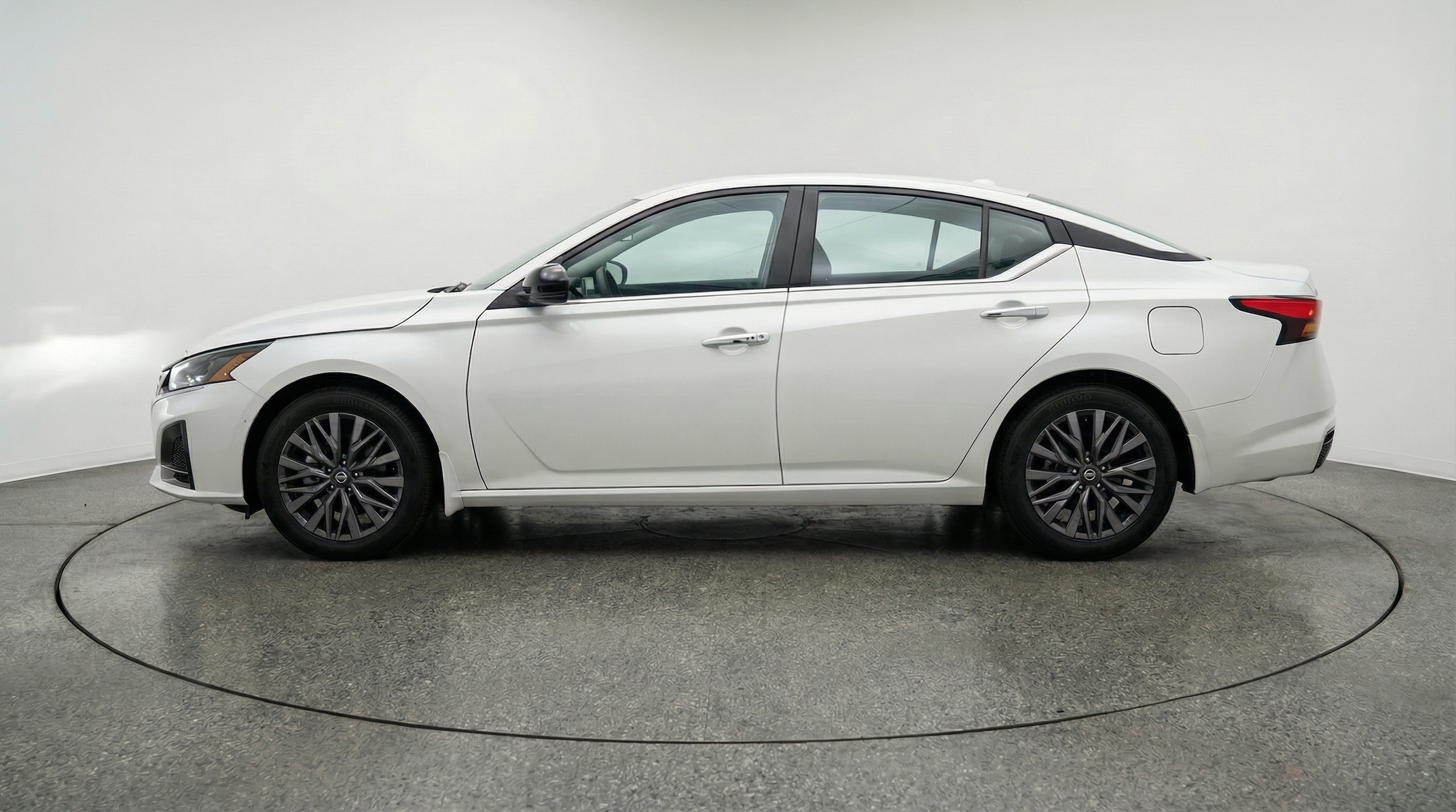 Thumbnail: 2025 Nissan Altima - 4