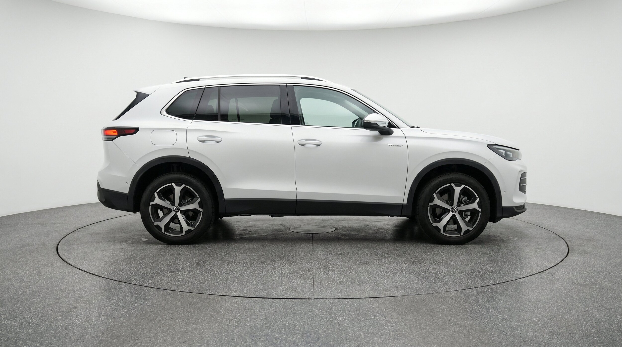 Thumbnail: 2026 Volkswagen Tiguan - 10