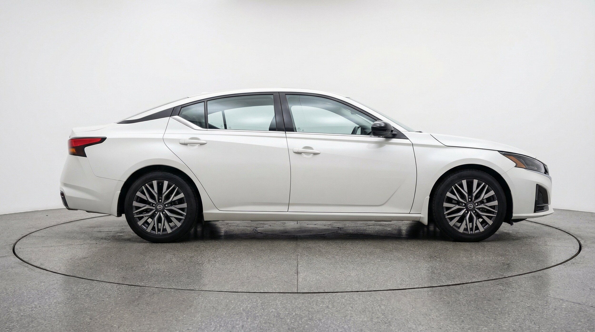2025 Nissan Altima SV - Photo 9