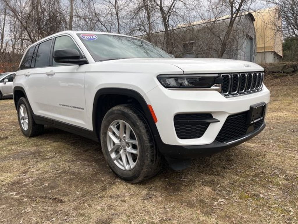 Used 2024 Jeep Grand Cherokee Laredo SUV