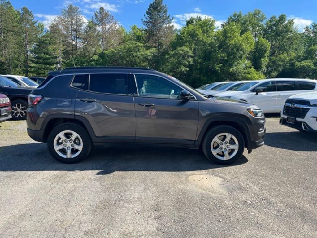 Used 2024 Jeep Compass Latitude SUV