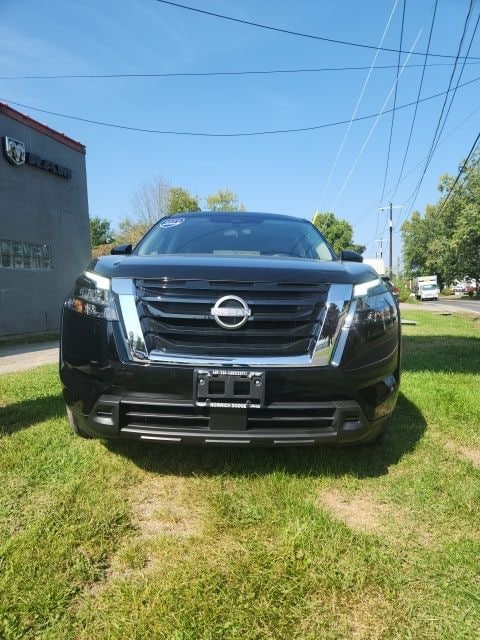 2023 Nissan Pathfinder S