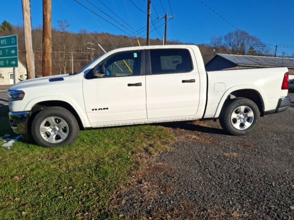 New 2025 Ram 1500 BIG HORN CREW CAB 4X4 5'7 BOX Pickup