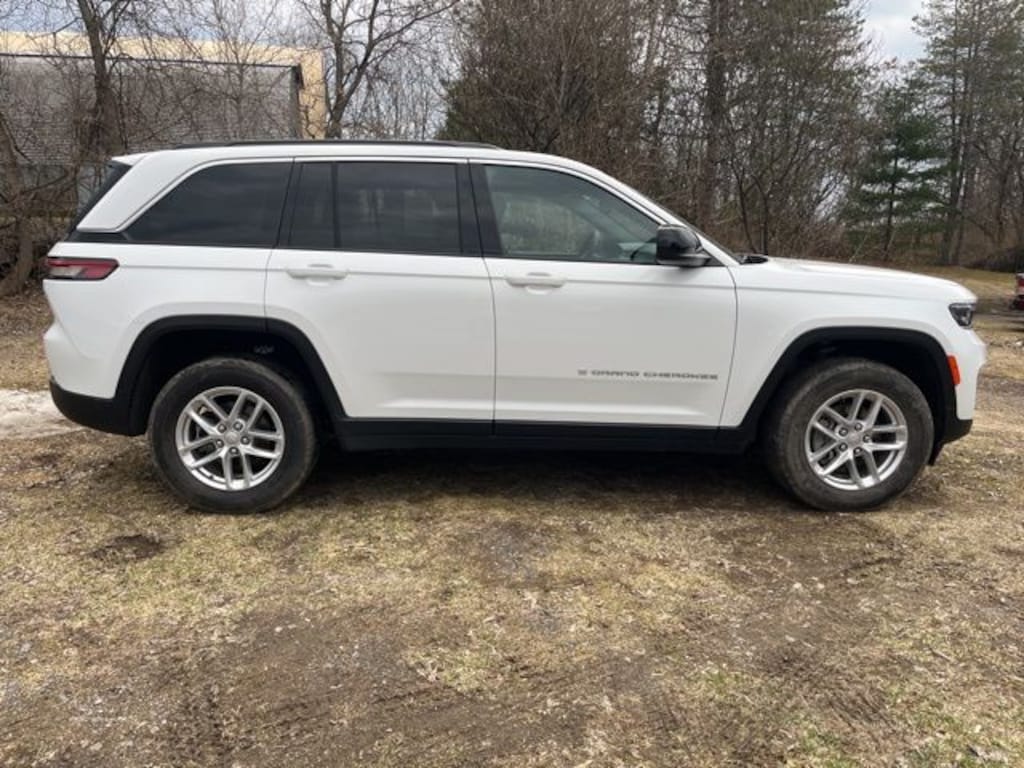 Used 2024 Jeep Grand Cherokee Laredo SUV