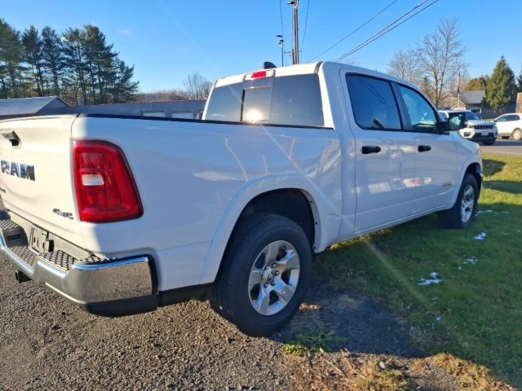 New 2025 Ram 1500 BIG HORN CREW CAB 4X4 5'7 BOX Pickup