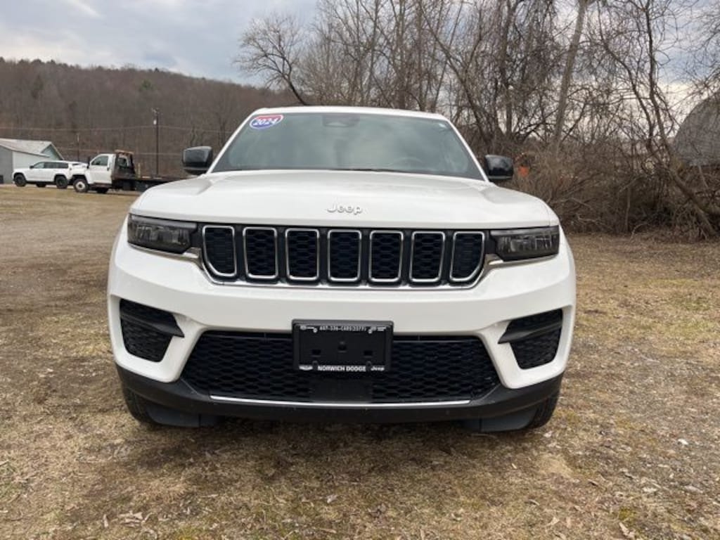 Used 2024 Jeep Grand Cherokee Laredo SUV