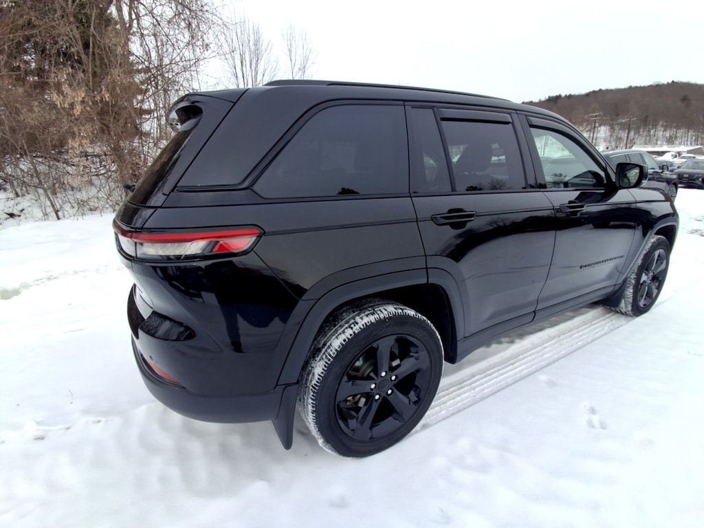 Used 2023 Jeep Grand Cherokee Laredo SUV