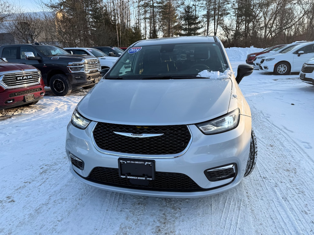 Used 2024 Chrysler Pacifica Touring L Van Passenger Van