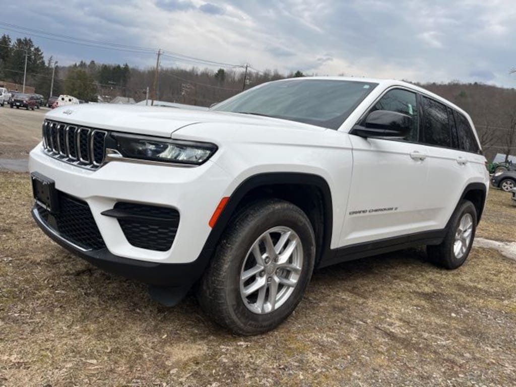 Used 2024 Jeep Grand Cherokee Laredo SUV
