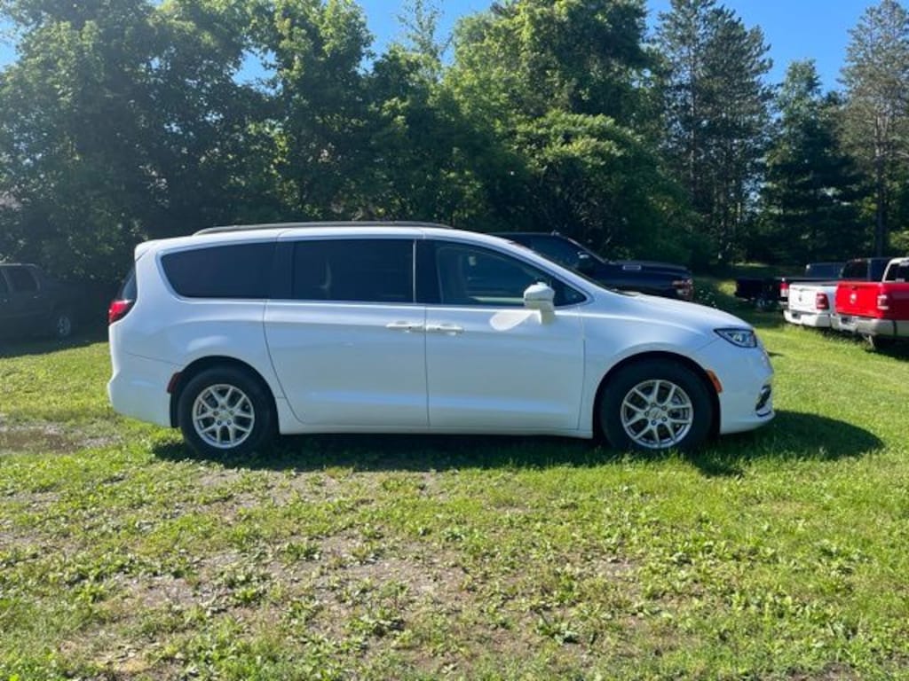 Used 2022 Chrysler Pacifica Touring L Van Passenger Van