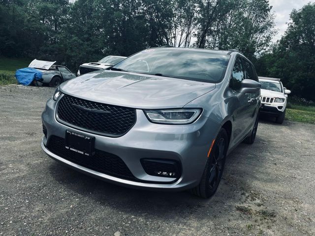2021 Chrysler Pacifica Touring L's photo