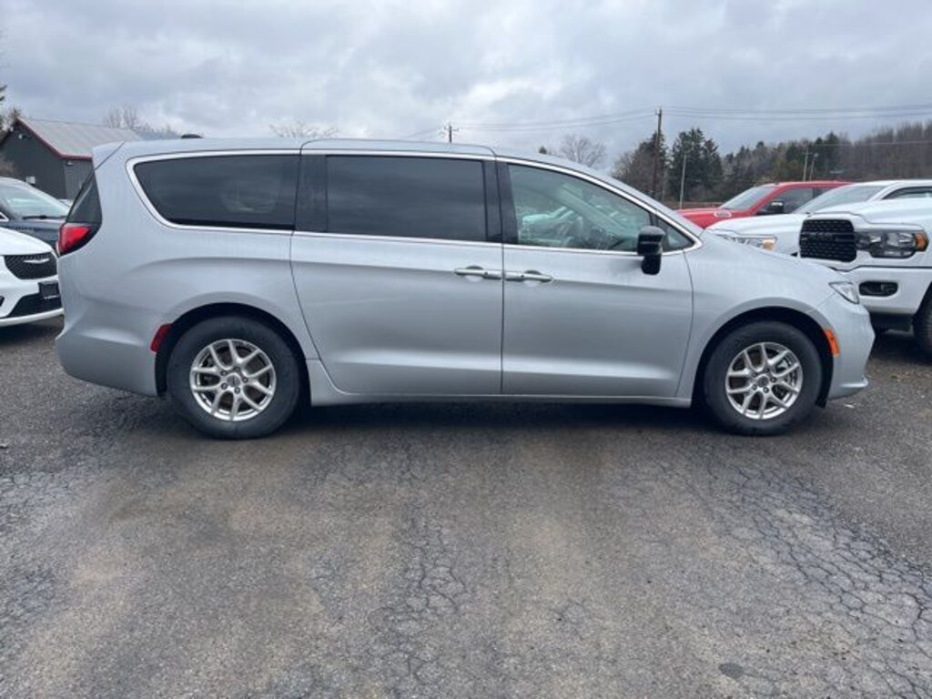 Used 2024 Chrysler Pacifica Touring L Van Passenger Van