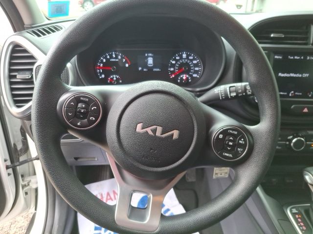 2022 Kia Soul LX - Photo 9