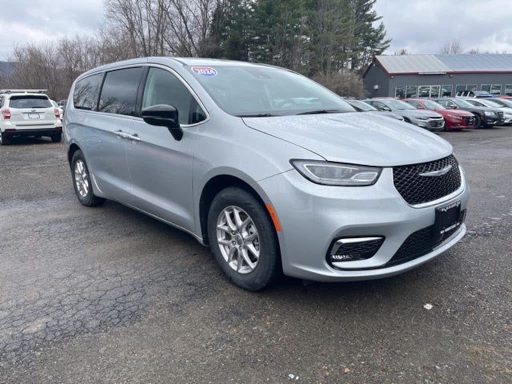 Used 2024 Chrysler Pacifica Touring L Van Passenger Van