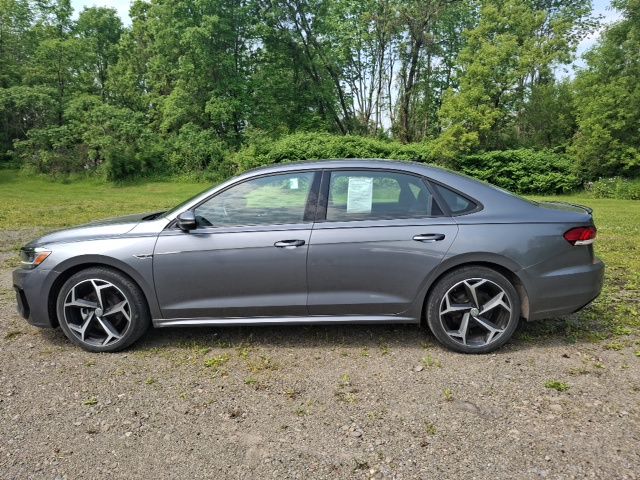2022 Volkswagen Passat 2.0T R-Line Auto's photo