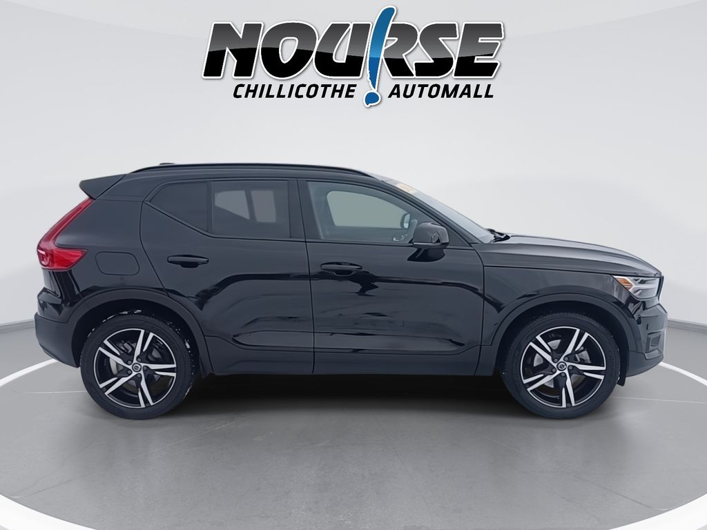 2022 Volvo XC40 R-Design - Photo 9