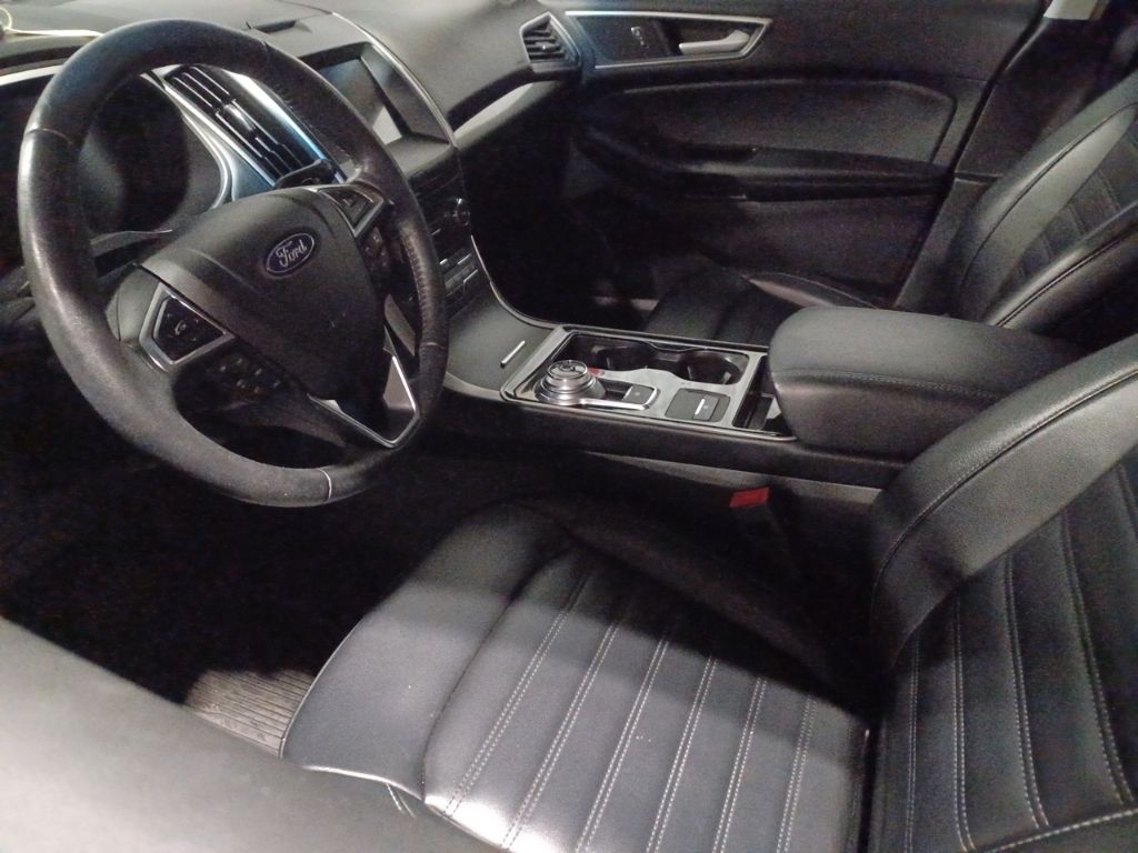2019 Ford Edge SEL photo 3