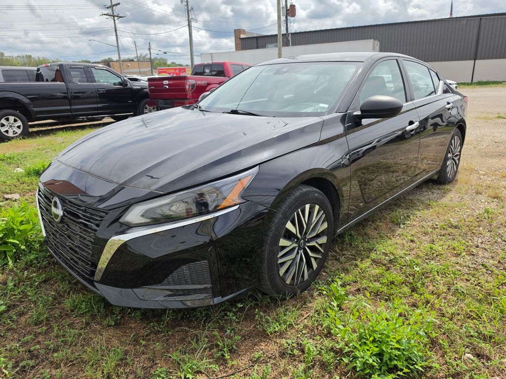Used 2024 Nissan Altima 2.5 SV Sedan