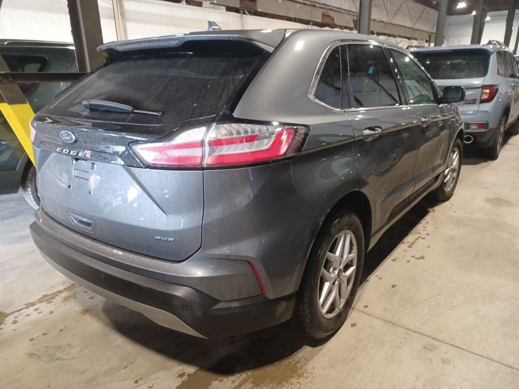 2024 Ford Edge SEL photo 2
