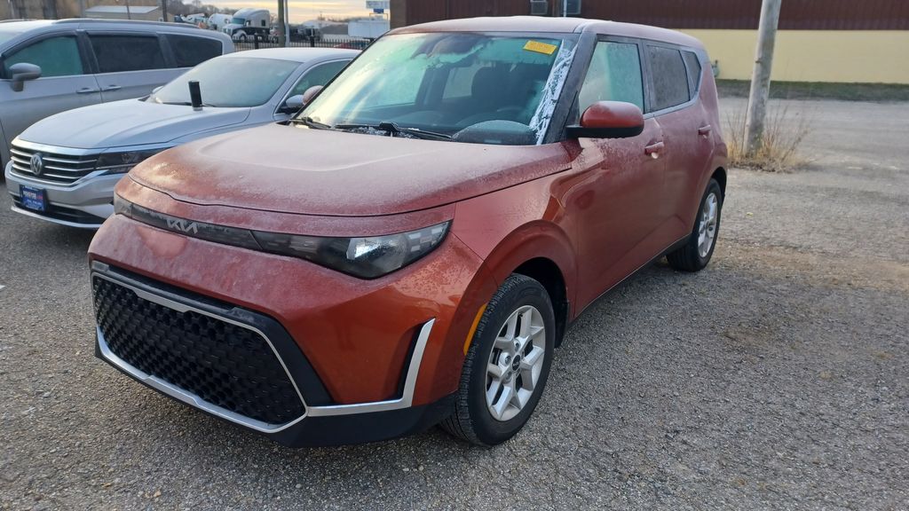 2024 Kia Soul LX's photo