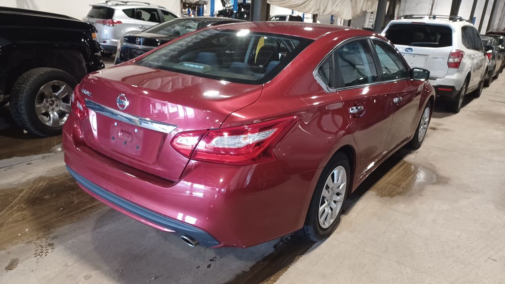 Used 2017 Nissan Altima S with VIN 1N4AL3AP8HC186900 for sale in Chillicothe, OH