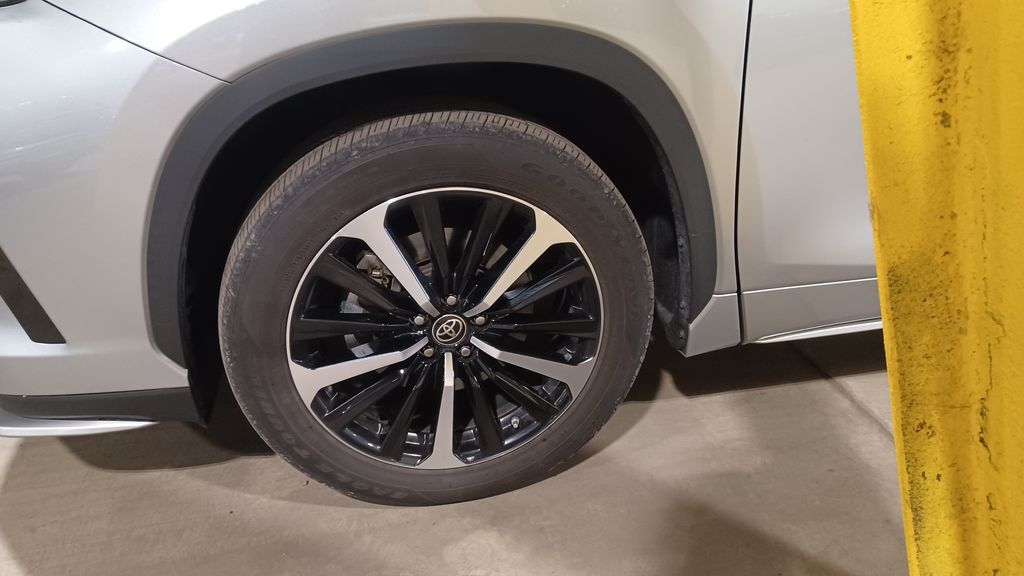 2021 Toyota Highlander XSE photo 3
