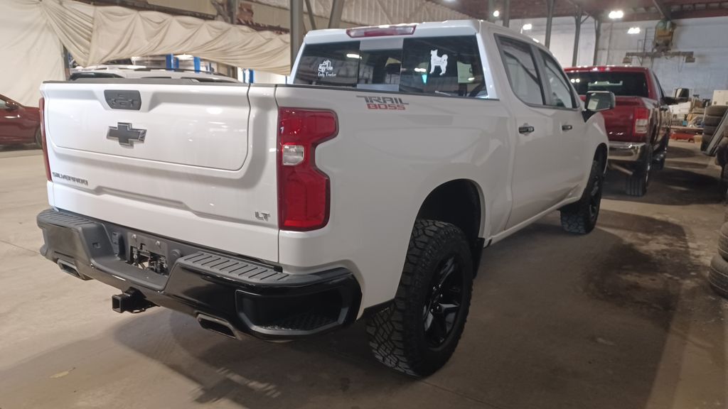 2021 Chevrolet Silverado 1500 LT Trail Boss photo 3