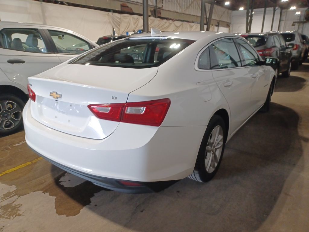 2017 Chevrolet Malibu 1LT photo 2