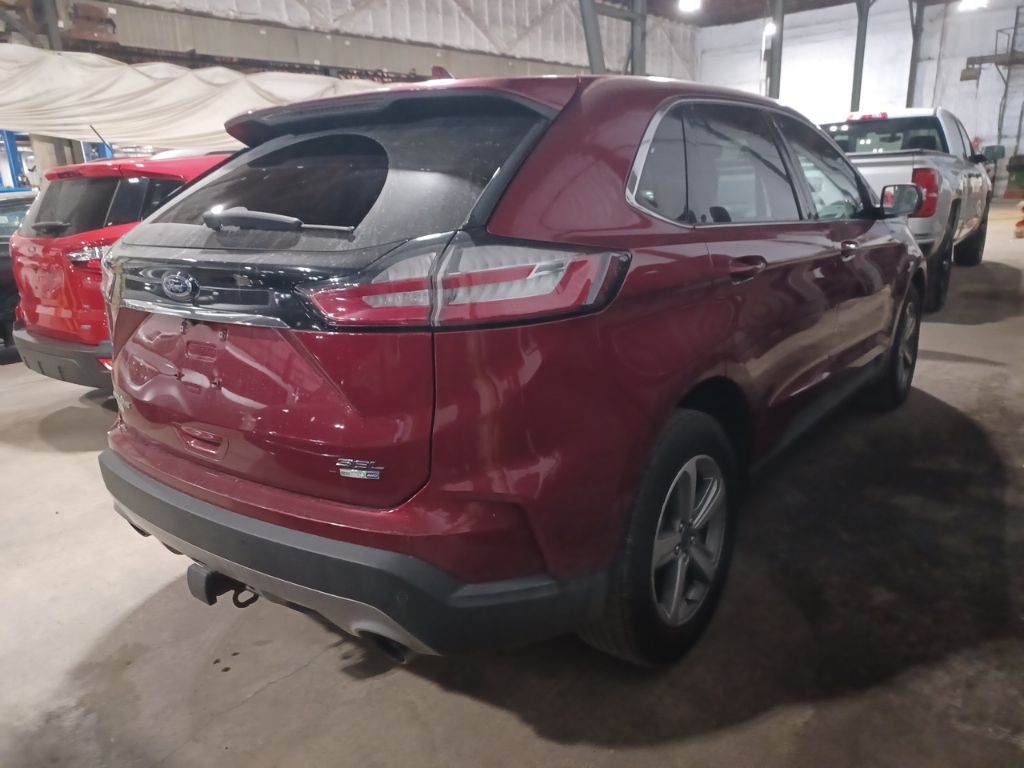 2019 Ford Edge SEL photo 2