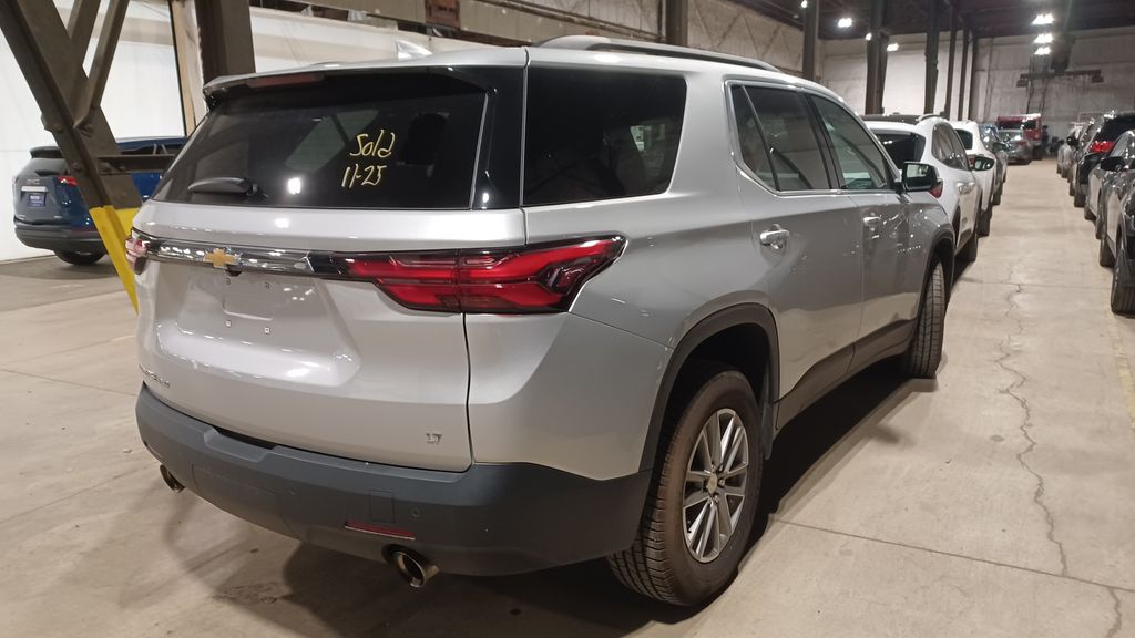 2022 Chevrolet Traverse photo 2
