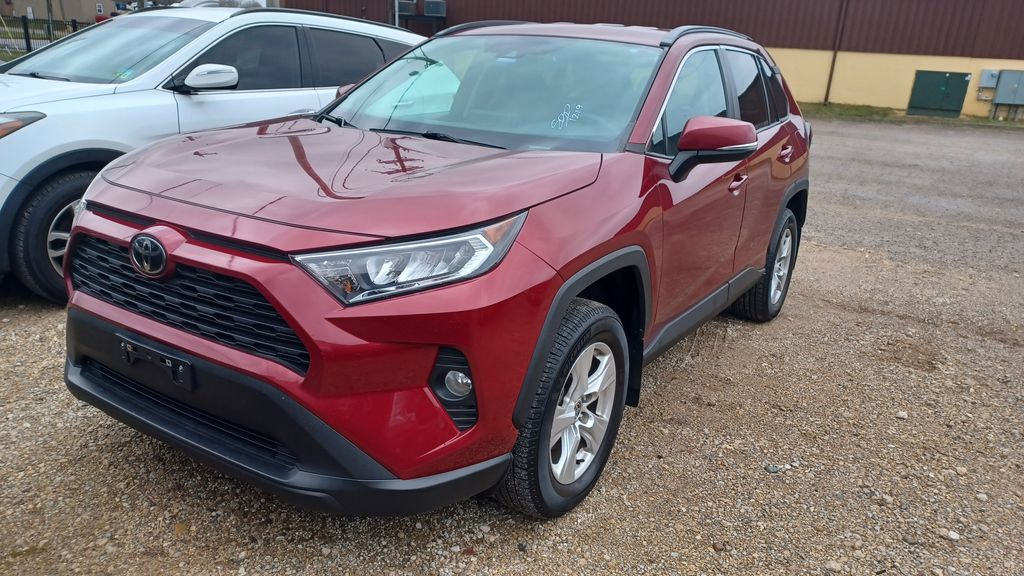 2021 Toyota RAV4 XLE's photo
