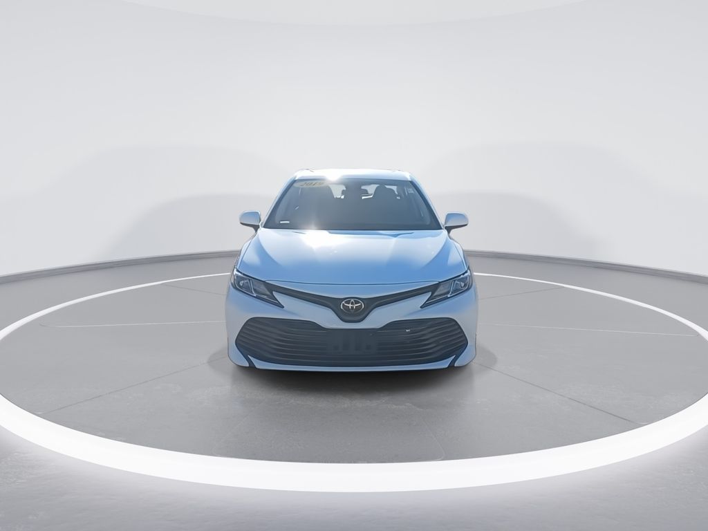 2019 Toyota Camry LE photo 3