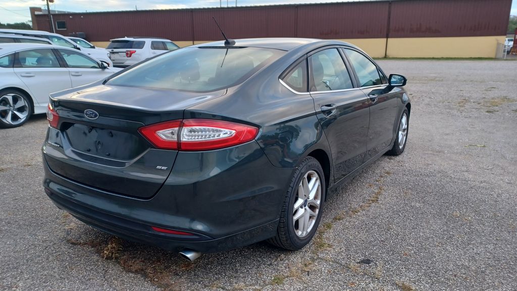 2016 Ford Fusion SE photo 3