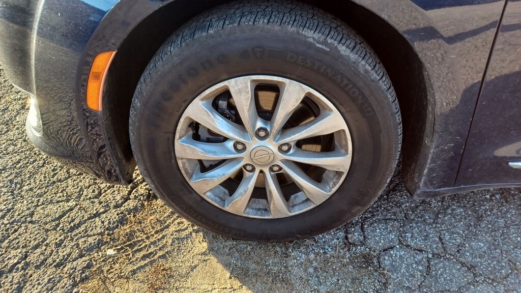 Used 2019 Chrysler Pacifica Touring L Minivan/Van