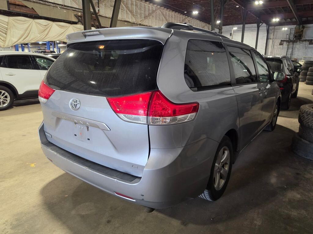 Used 2014 Toyota Sienna LE Minivan/Van
