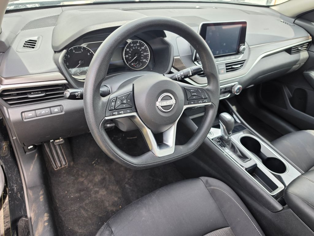 Used 2024 Nissan Altima 2.5 SV Sedan