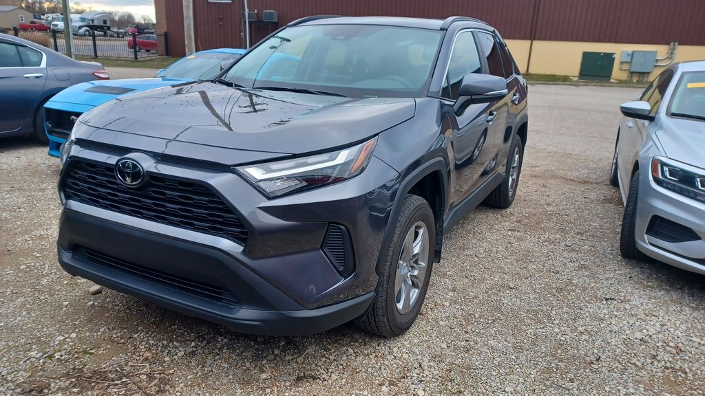 2025 Toyota RAV4 XLE's photo