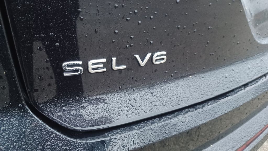 2021 Volkswagen Atlas Cross Sport V6 SEL R-Line photo 2