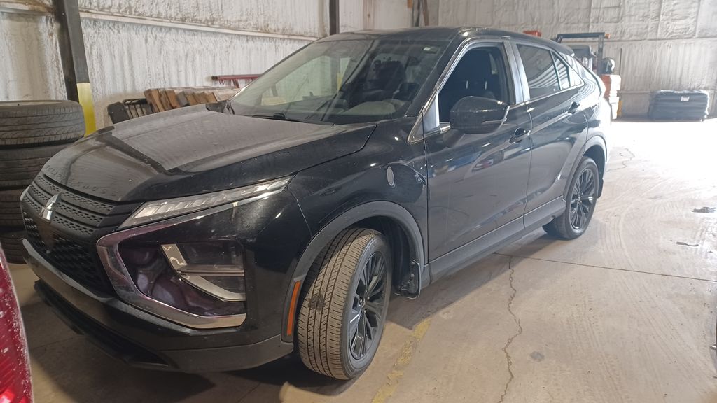 2022 Mitsubishi Eclipse Cross LE's photo