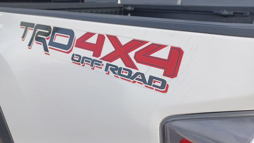 2021 Toyota Tacoma TRD Off-Road photo 2