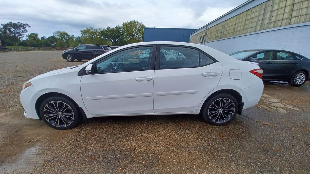 2016 Toyota Corolla Plus photo 2