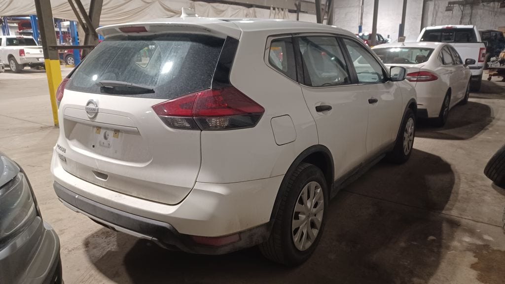 Used 2018 Nissan Rogue S with VIN KNMAT2MT8JP521567 for sale in Chillicothe, OH