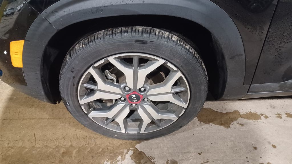 2021 Kia Seltos SX photo 3