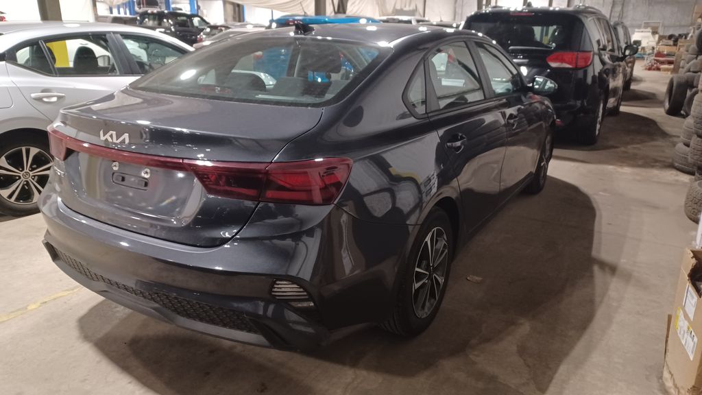 2023 Kia Forte LXS photo 2