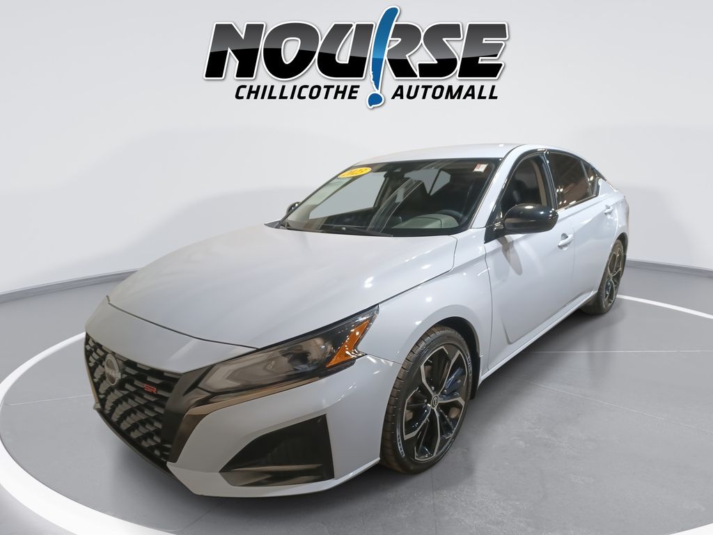 2023 Nissan Altima SR's photo
