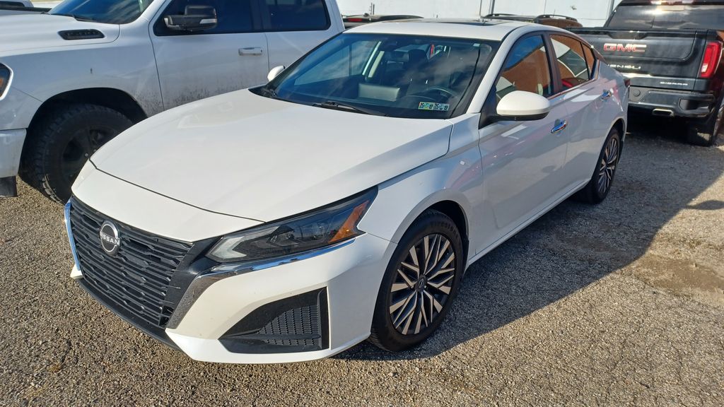 2024 Nissan Altima SV's photo